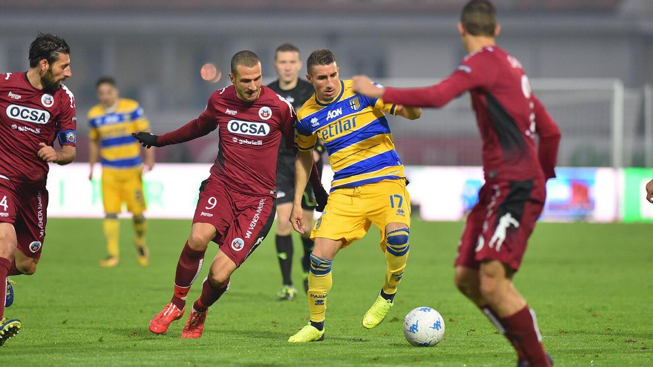 意乙联赛激战正酣 各路豪强为升级名额展开激烈争夺