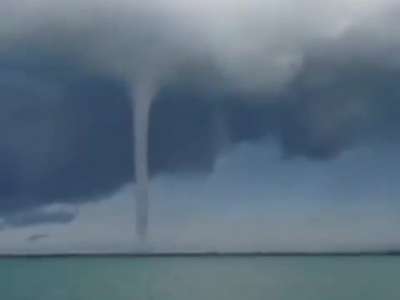 [视频]青海湖奇景龙吸水