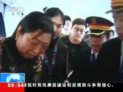 [视频]幼儿突发疾病 列车临时停车救助