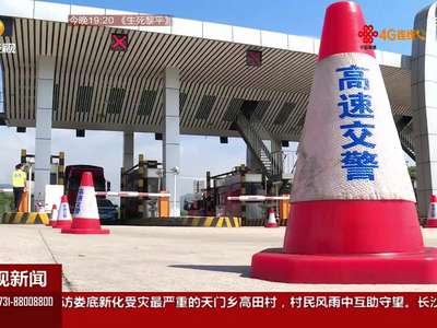 坐在“火药桶”上开车 这个司机胆真大