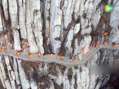 [视频]少林武僧千米悬崖“飞檐走壁” 神功遭质疑PS