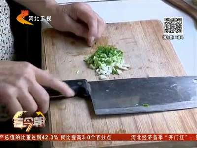 [视频]五年砧板细菌超标两倍 你家砧板用多久了？