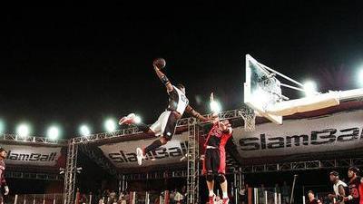 蹦床上打篮球!slamball把扣篮演绎到极致-乐视体育