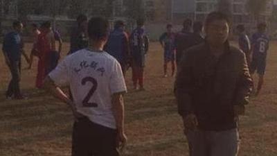 曝U18足球赛群殴事件 一场斗殴60多人上场-乐