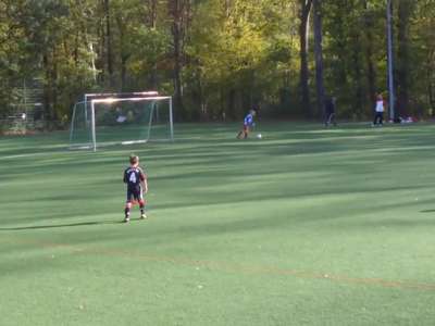 8岁儿童玩转足球花式过人步法
