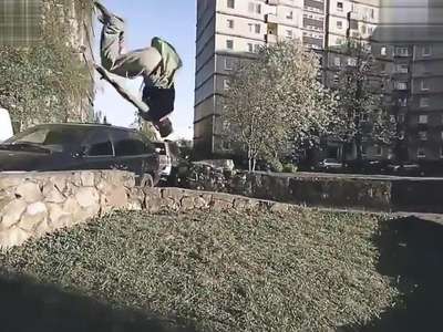 跑酷怎么练前空翻?