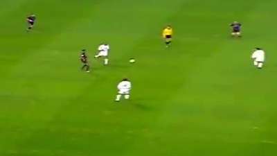 挪威15岁正太炫酷技巧秀 这才是真新梅西_百