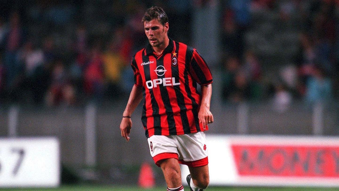 优雅的大师!博班红黑最后一球 16年前今天超远头槌绝杀蓝鹰