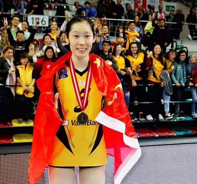 小朱婷 朱爸爸表示:"朱婷13岁的时候是1米7多,她(朱佳慧)快赶上她姐姐