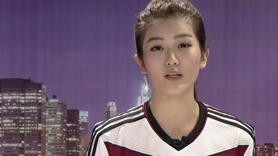 漠寒原味球衣当礼品 自嘲人肉活体奖品展示架-乐视体育